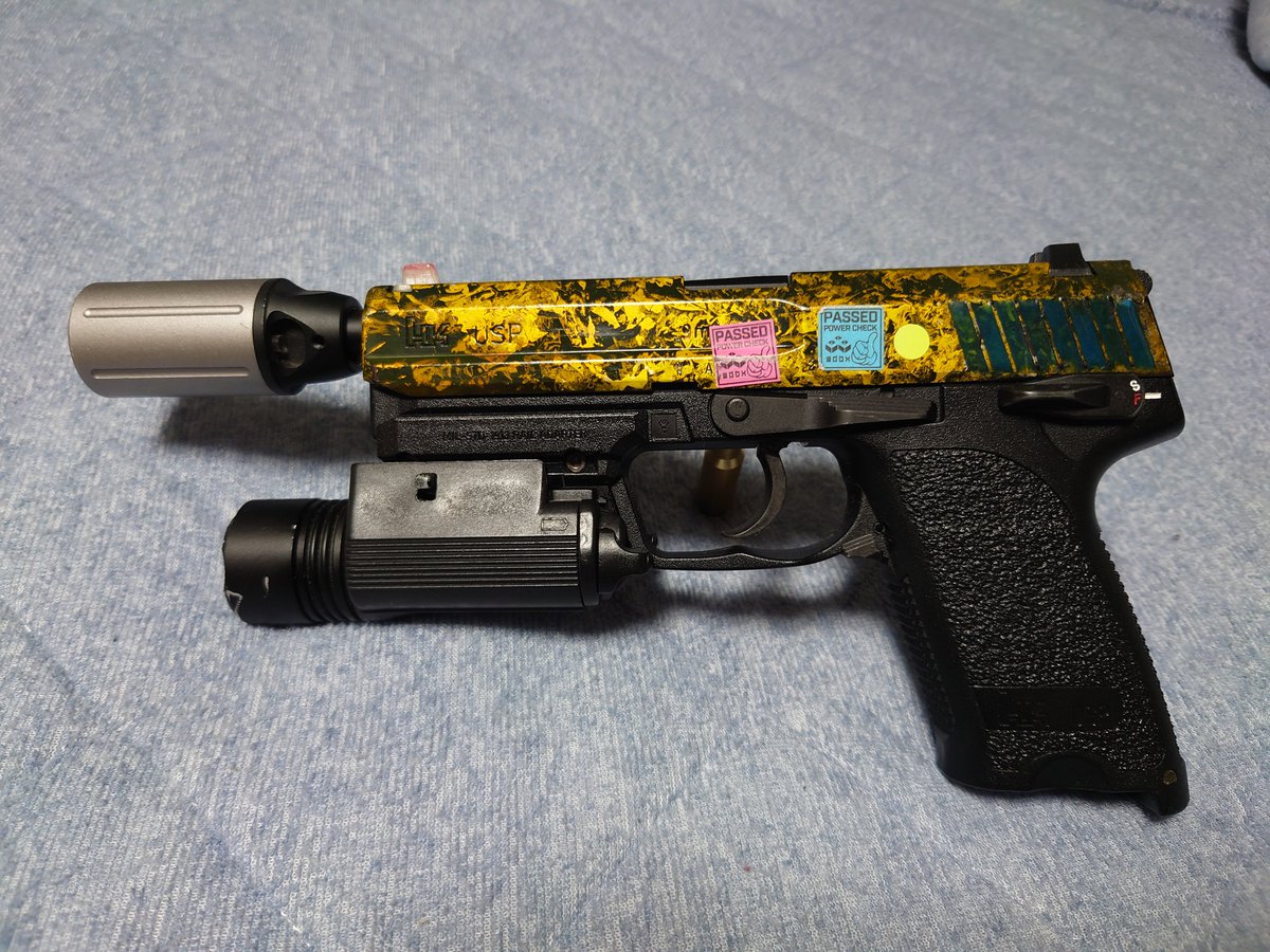 kita9run's tweet photo. そうそう
ずっと欲しかったライトを今回の九撃市で買いました

一番最初に買ったヤツと金額は変わらなくてサイズは１／３
明るさは３倍以上あるから言う事無し…！ https://t.co/Mn3gVfz9G2
