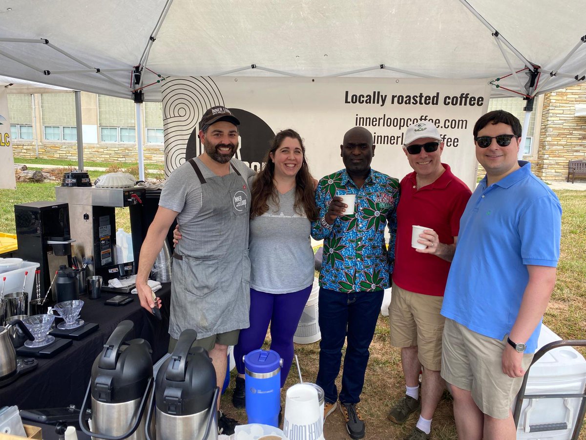 BoscoBarege1's tweet photo. Great to meet an american entrepreneur and  coffee roaster ! Thank you very much dear Gregory,Director ,African Affairs and #Burundi Desk Officer from @StateDept for this connection to this wonderful american entrepreneur who is promoting #Burundi Coffee together with his beautiful wife!
I really encourage such initiatives from Americans! There is a lot to do together! Kudos to Gregory,the roaster!