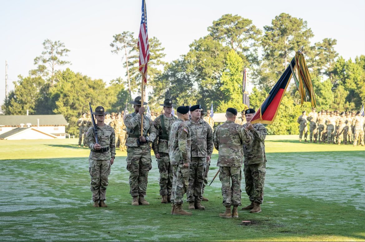 curtisbuzzard's tweet image. It’s a busy time at Fort Moore with Brigade Changes of Command - COL Justin Harper replaced Ryan Kranc in 316th Cav and COL Jake White replaced Jimmy Hathaway in 198th IN Bde. Leadership matters! @MCoEFortMoore #BeMoore