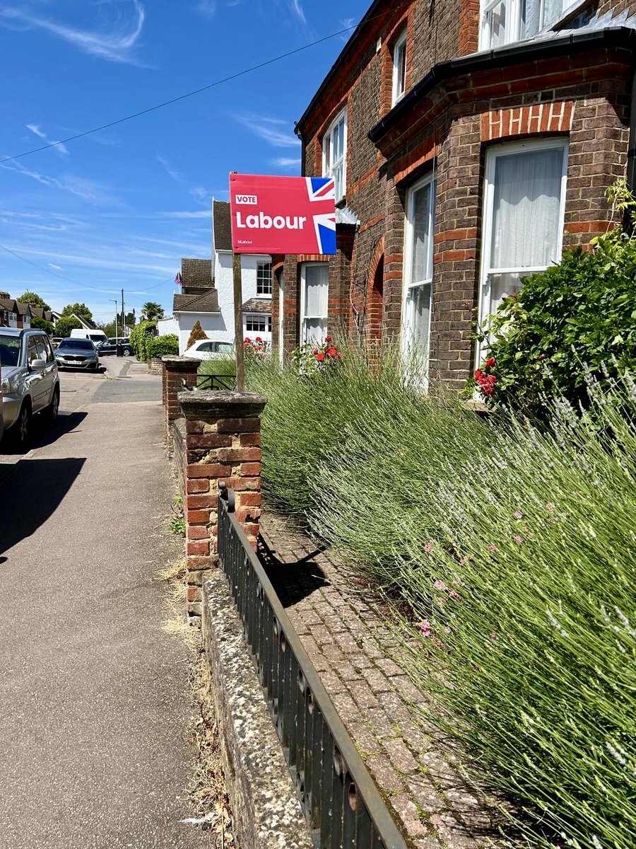 AlexSufit's tweet photo. Spotted today in Abbots Langley… 👀
Sunshine, blue skies and and Labour red, 
what a perfect combination.
#2024Election #SWHerts #Change https://t.co/v5wsnjx3qb