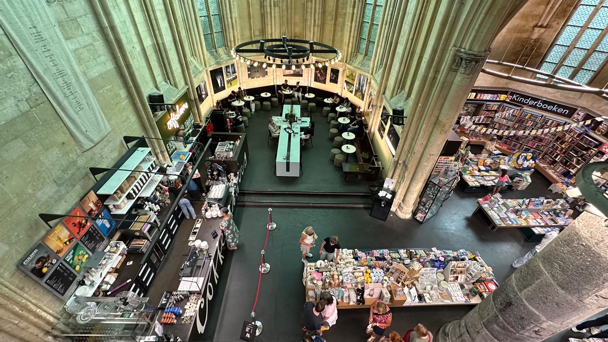 В такой кофейне даже бодяженый цикорий все будут пить с удовольствием ящщетаю