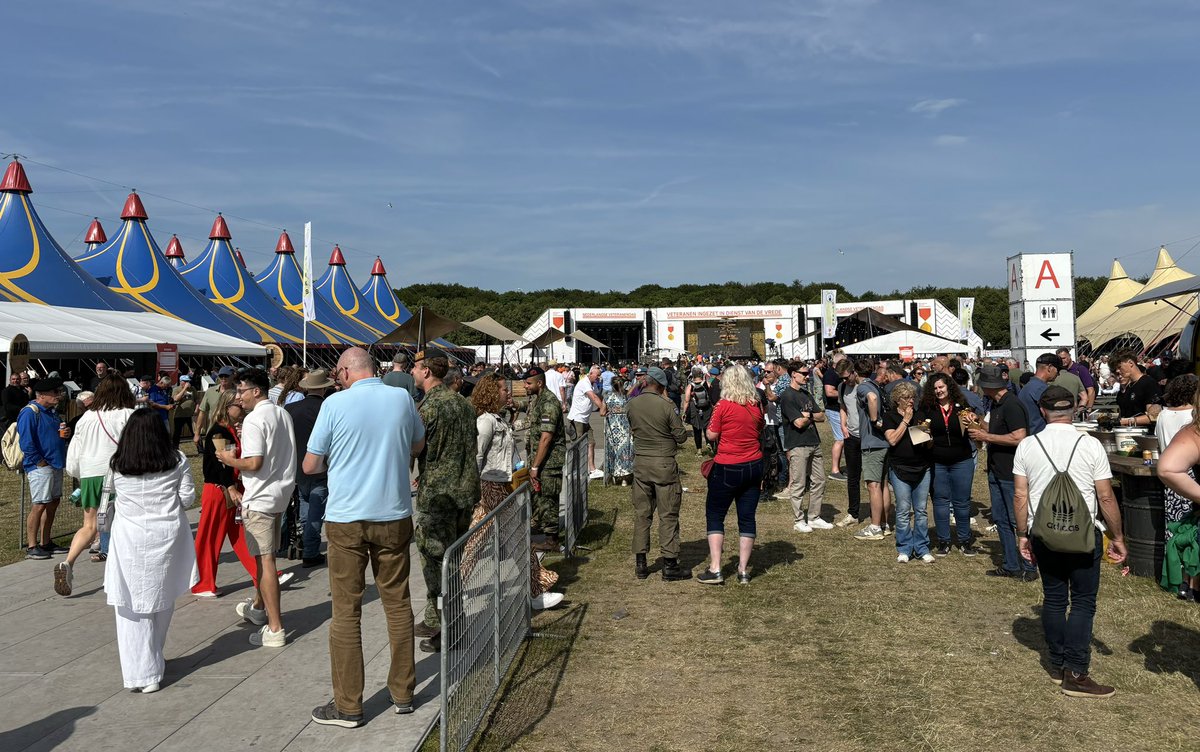 rubenbrekelmans's tweet image. Meer dan 100.000 Nederlanders toonden de bereidheid alles te geven.

Voor #Nederland. Voor onze vrijheid en veiligheid. Voor meer rechtvaardigheid in de wereld.

Ik vind dat werkelijk groots. Onze veteranen verdienen elke dag ontzag. En vandaag in het bijzonder.

#Veteranendag