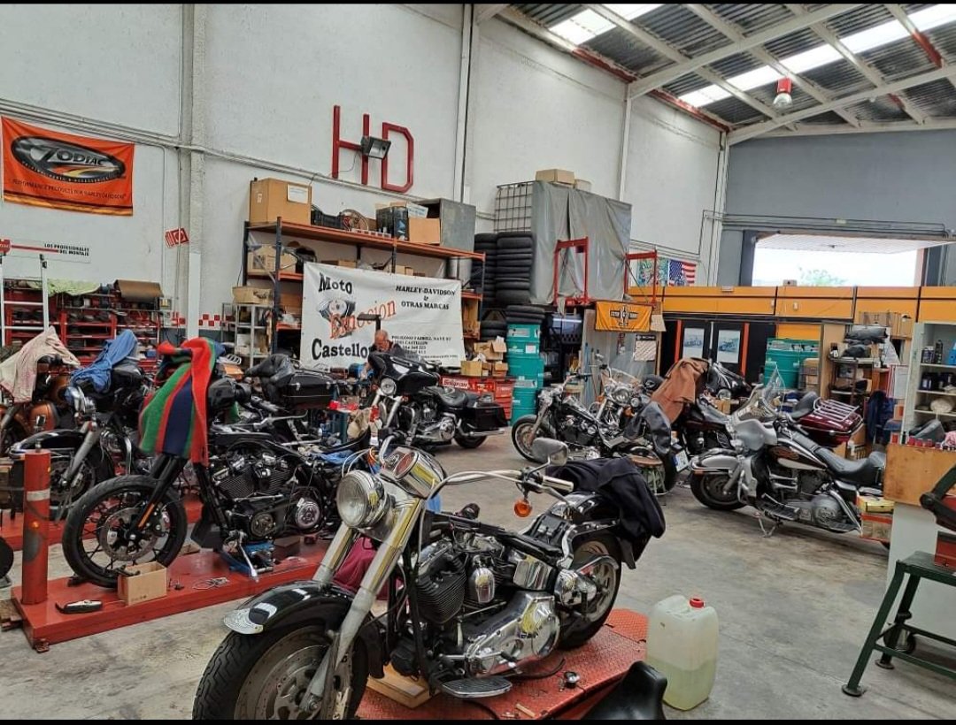 MotoEmocionCast's tweet photo. SE TRASPASA POR JUBILACIÓN EL TALLER ESPECIALIZADO EN HARLEY-DAVIDSON Y MOTOS CUSTOM MOTO EMOCION CASTELLON CON CARTERA DE CLIENTES Y LICENCIA EN VIGOR. INTERESADOS SERIOS POR TF 647 496 125. https://t.co/pmaH2HYjKT