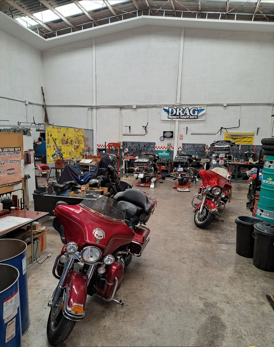 MotoEmocionCast's tweet photo. SE TRASPASA POR JUBILACIÓN EL TALLER ESPECIALIZADO EN HARLEY-DAVIDSON Y MOTOS CUSTOM MOTO EMOCION CASTELLON CON CARTERA DE CLIENTES Y LICENCIA EN VIGOR. INTERESADOS SERIOS POR TF 647 496 125. https://t.co/pmaH2HYjKT