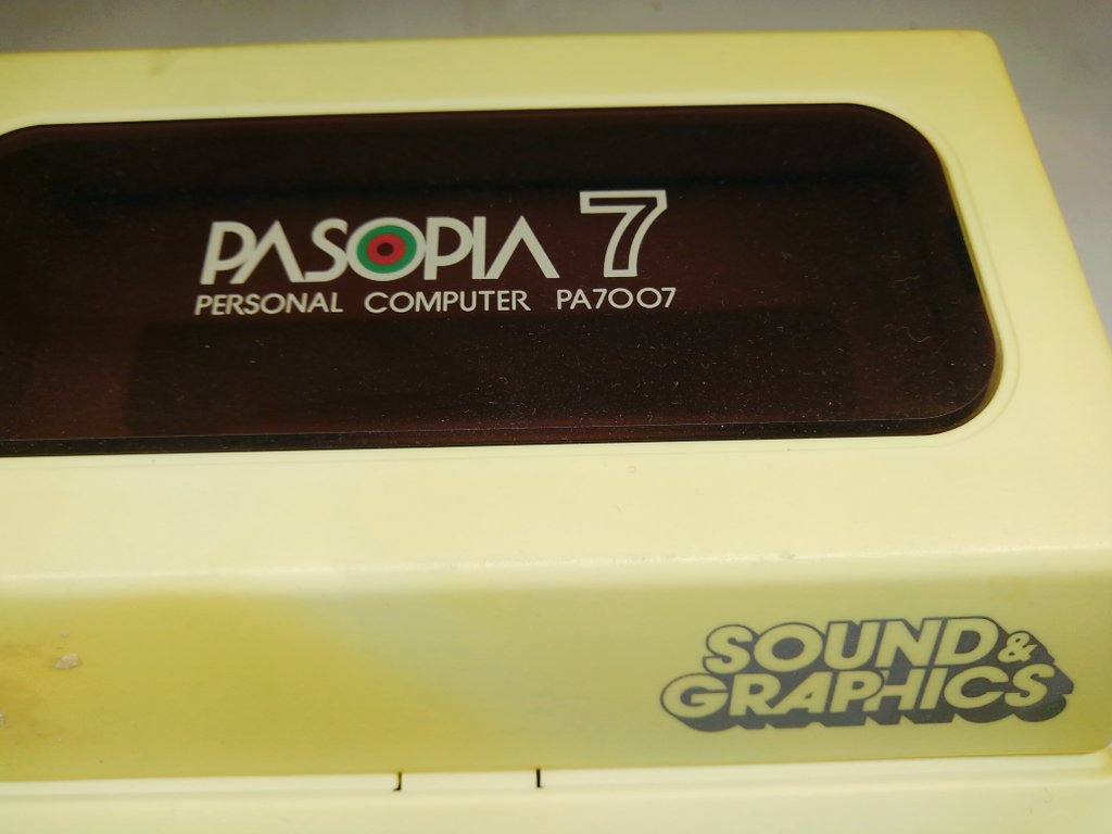 パソピア7だよ。「見たことあるか、27色。聞いたことあるか、6重和音