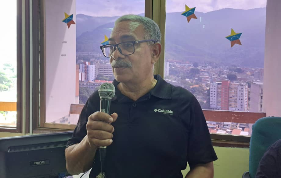 #Ahora🔊|| Desde el rectorado, el Vicerrector Ángel Quiñones discute con los Tutores Nacionales el Calendario Académico 2024, quienes aprovechan el momento para intercambiar opiniones y resolver sus dudas referente al tema.

#LoMásFinoEsNico
<a href="/NicolasMaduro/">Nicolás Maduro</a>
<a href="/_LaAvanzadora/">Yelitze Santaella</a>
