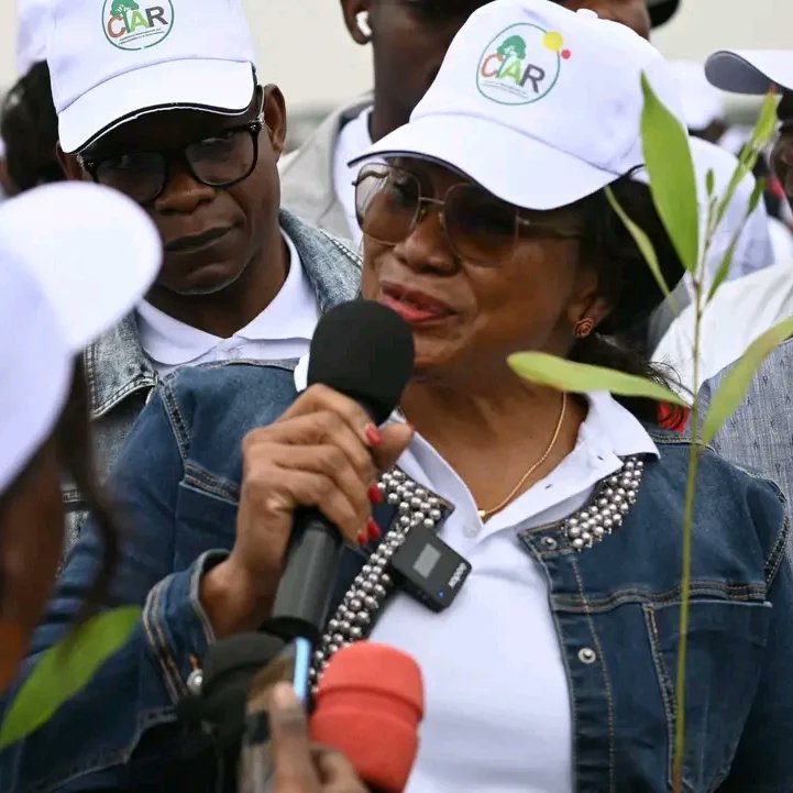 Ciar_Damar's tweet photo. Rosalie Matondo, Ministre de l'Économie Forestière, et Monsieur François Mankessi, coordonnateur du Pronar, ont visité le site de BAMBOU MINGALI de 2 000 hectares dans le district d'Ignié.

Rendez-vous du 02 au 05 Juillet 2024 au centre international des conférences de Kintélé. https://t.co/AcbZCCrASk