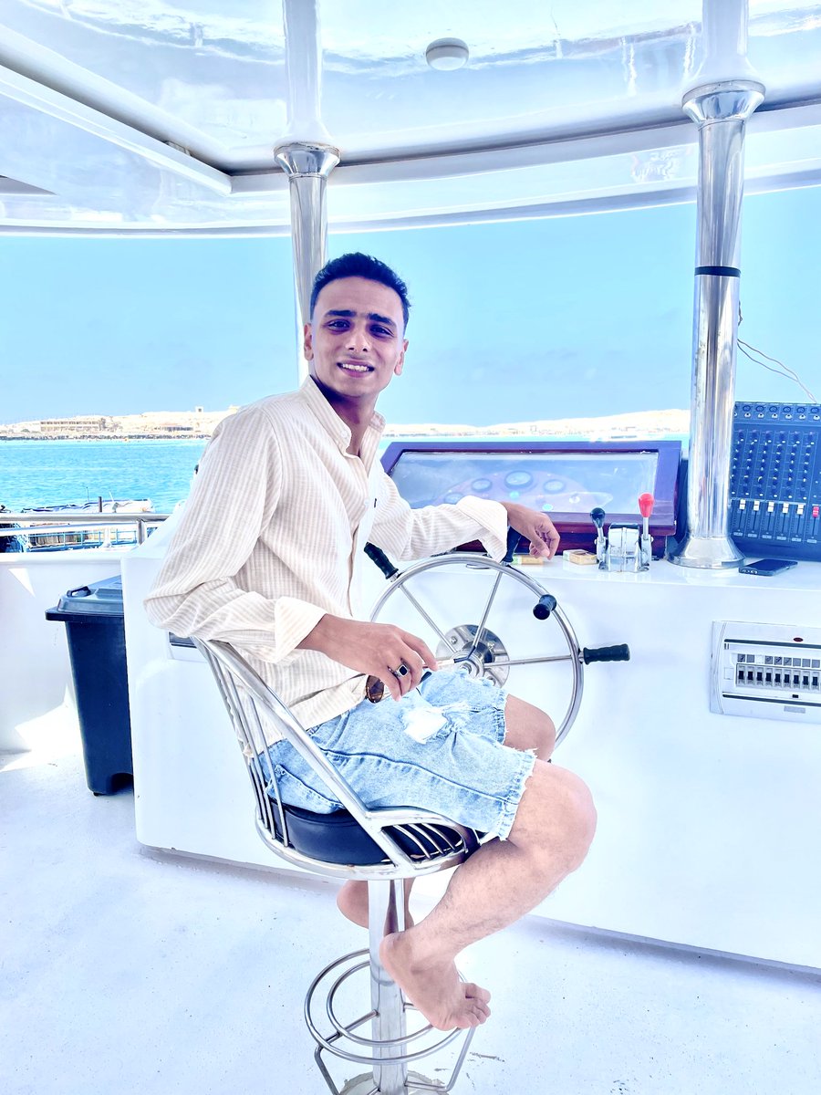 I'm 𝐎𝐟𝐟𝐢𝐜𝐢𝐚𝐥𝐥𝐲 𝐆𝐫𝐚𝐝𝐮𝐚𝐭𝐞𝐝! 2024🎓♥️
مرت وكأنها الأمس♥️🧑‍🎓🎓
" وما توفيقي الا بالله  ،
 فلن أجد أصدق من قوله تعالى : "وآخِرُ دعواهم أنِ الْحَمْدُ لَلّهِ رَبّ العالمين" فالحمدلله حمداً كثيراً طيباً مباركاً فيه
 senior 2024 🦅❤️