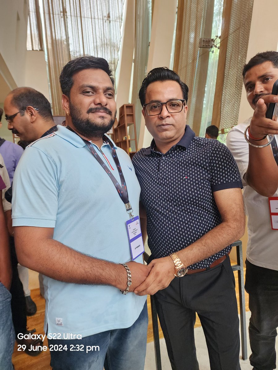 MarwadiShailesh's tweet photo. @ViruPandey81 the one whom i heartily accept as my guru.
Thank you for your precious time to us @ #finboxoptionsummit
#codeviser
@PiyushChandpa12
@SameerThakor85 https://t.co/F6TOLCfLut