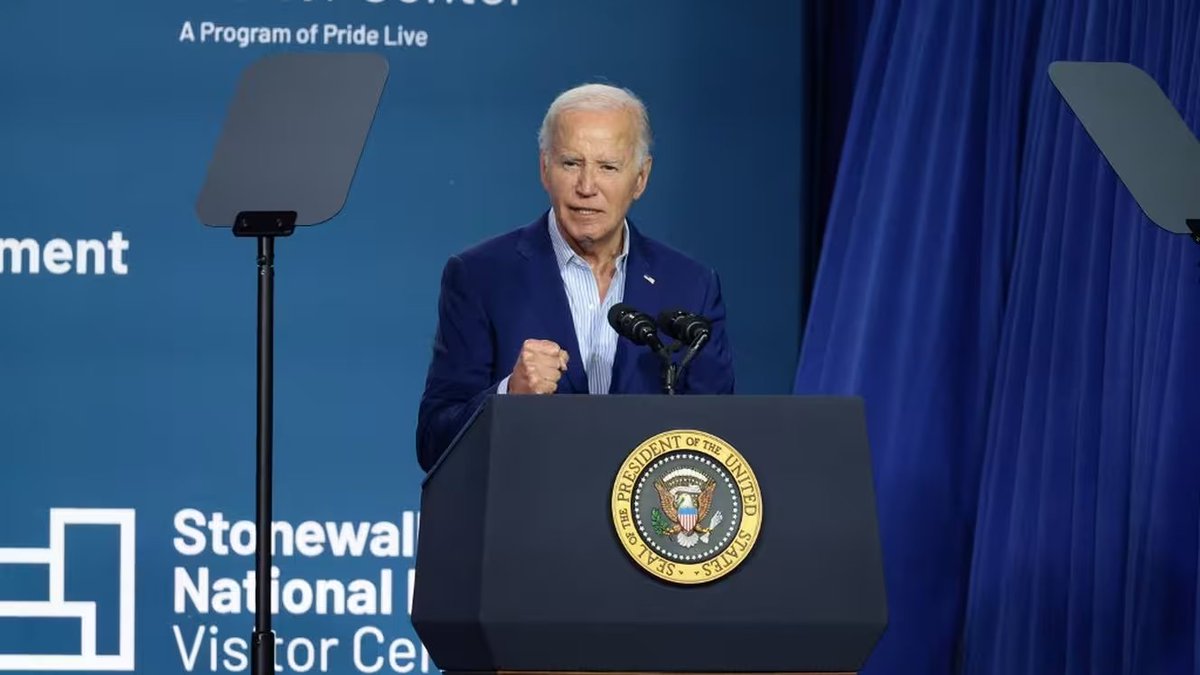 Africaliveinfos's tweet photo. Présidentielle américaine 2024 : le "New York Times" appelle Joe #Biden à se retirer de la course à la Maison Blanche après son débat raté face à Donald #Trump
Méconnaissable, Joe Biden a avalé des mots, n'a pas fini certaines phrases et a regardé dans le vide ... #USA #NYT https://t.co/Oe5zTkypMc