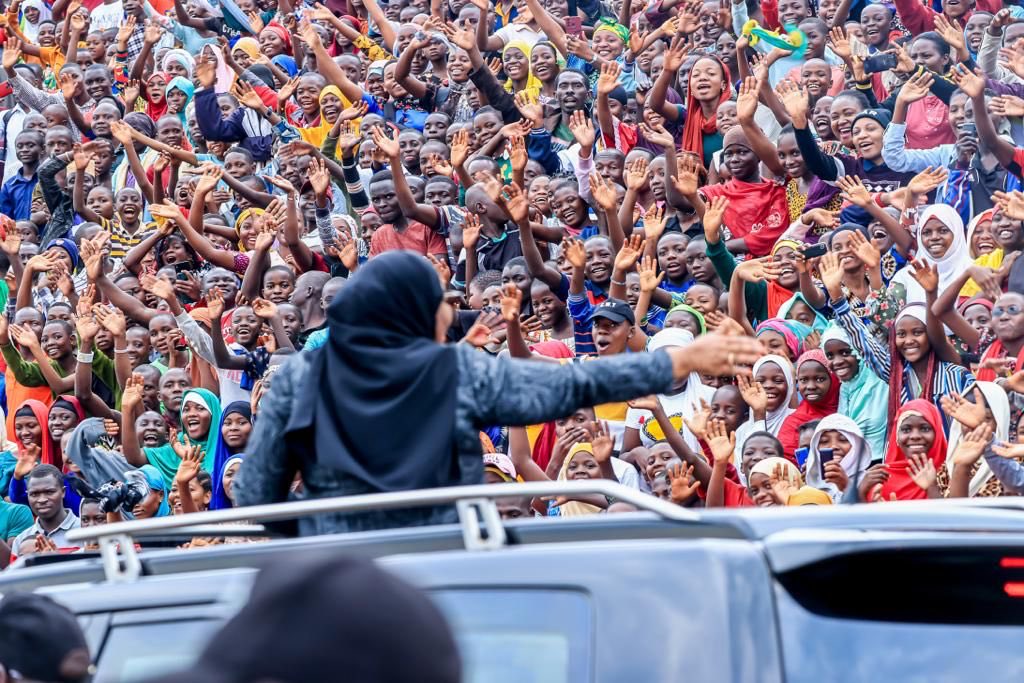 Leo nataka niwaambie WATANZANIA KUWA YUPO MAMA MMOJA TU NA NDIO RAIS MMOJA TU 

POPOTE ULIPO PIGA KIFUA MARA 5 SEMA RAIS SAMIA NDIO CHAGUO LA WATANZANIA 

COMMENT 
SHUSHA REPOST 100