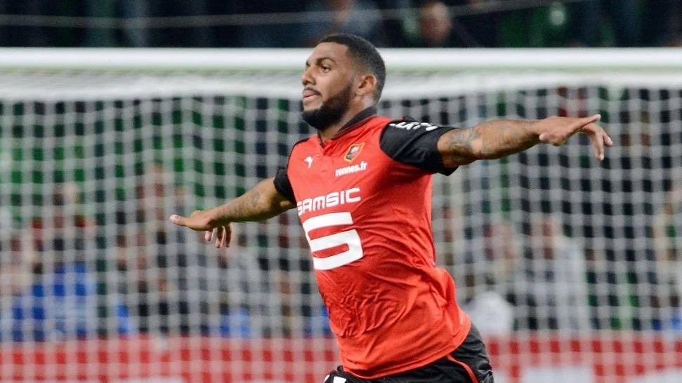voltasport's tweet photo. 🎂 3️⃣4️⃣ Yann #MVila
Cumple 34 años el centrocampista galo que se formó en el Sains-Saint-Fussien, Amiens, Mantois 78 y Stade Rennais hasta el 1er equipo, después FC Rubin Kazan, Inter Milan, Sunderland AFC, AS Saint-Étienne, Olympiacos FC y West Bromwich Albion. https://t.co/lbXuaaxQTe