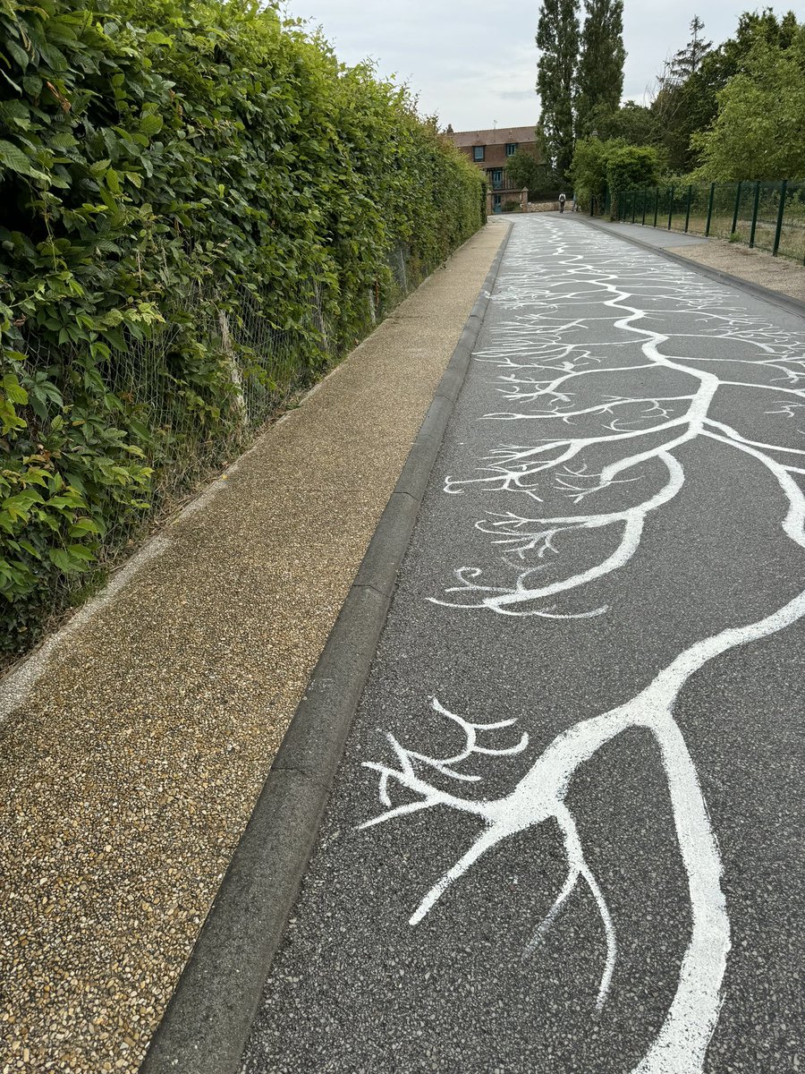 GrrrYann's tweet photo. Inauguration du sentier d’Art « De l’arbre à la Page » : œuvre éphémère des 4C @CampusEduc27 visible tout l’été sur la commune de Beaumesnil. 
Valorisation du patrimoine local et engagement de nos élèves sur ce mycelium. 
@ac_normandie @MoncadaFra @daac_normandie @frguitard1 https://t.co/tsO0AOv7yO