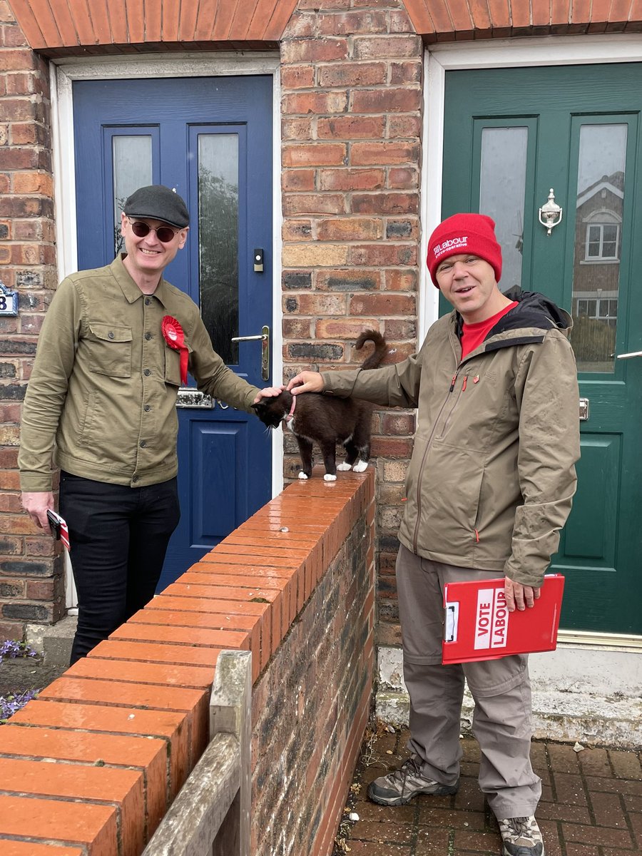 hindleanna's tweet image. Busy day with doorstep action in Lea &amp;amp; Larches with @navvy_1982 Thornton Cleveleys with @MatthewBrownLab and caught tail wind of Greyfriars for Labour Victory on 4 July 🌹