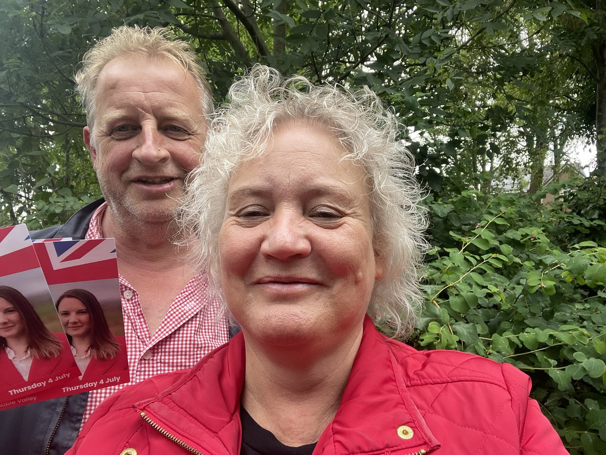 hindleanna's tweet image. Busy day with doorstep action in Lea &amp;amp; Larches with @navvy_1982 Thornton Cleveleys with @MatthewBrownLab and caught tail wind of Greyfriars for Labour Victory on 4 July 🌹