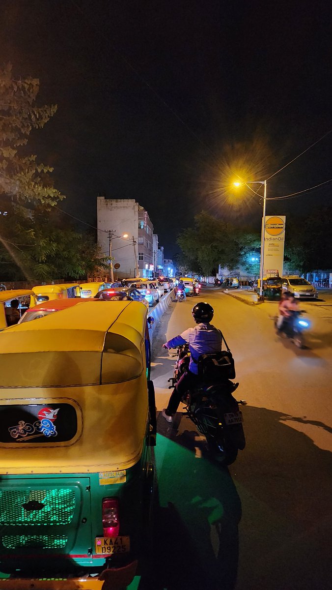 avik2005uitbu's tweet photo. @rtnagartraffic @blrcitytraffic this is regular story of Sultanpalya, can we arrange 1 way here, Dinnur Road as incoming n JC nagar road as outgoing. https://t.co/gKlU8HV8Vw
