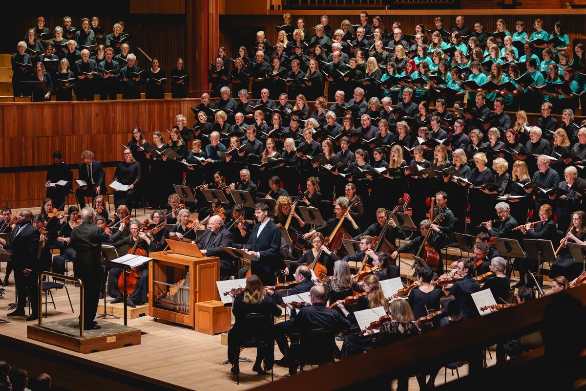 LonYouthChoirs's tweet photo. Join us this autumn for a performance in Westminster Cathedral with @TheBachChoir and @philharmonia. 

Tickets for Benjamin Britten’s War Requiem can be booked here: https://t.co/qCRmkonbtY https://t.co/ViU1qJlmH4