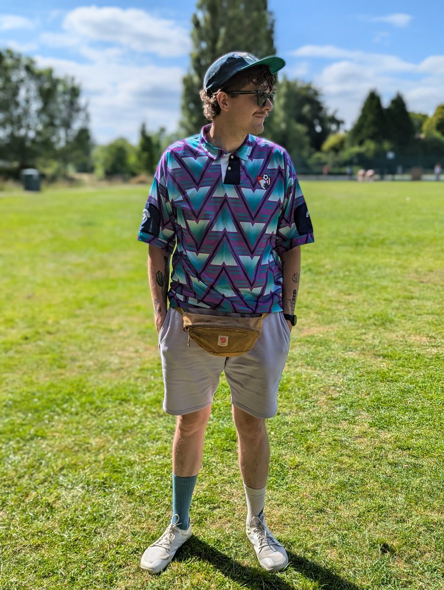 Nothing but 90s vibes from @exiledseagull

#90sfootballshirts #AFCB #cultfootballshirts