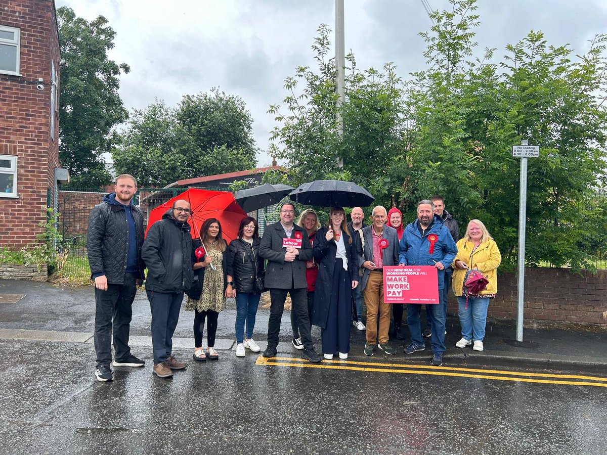 DavidMills6's tweet photo. 🗳️ Out and about in the ward with the boss this morning. Five days till we change the country 🌹 https://t.co/u6RZEGyyRt