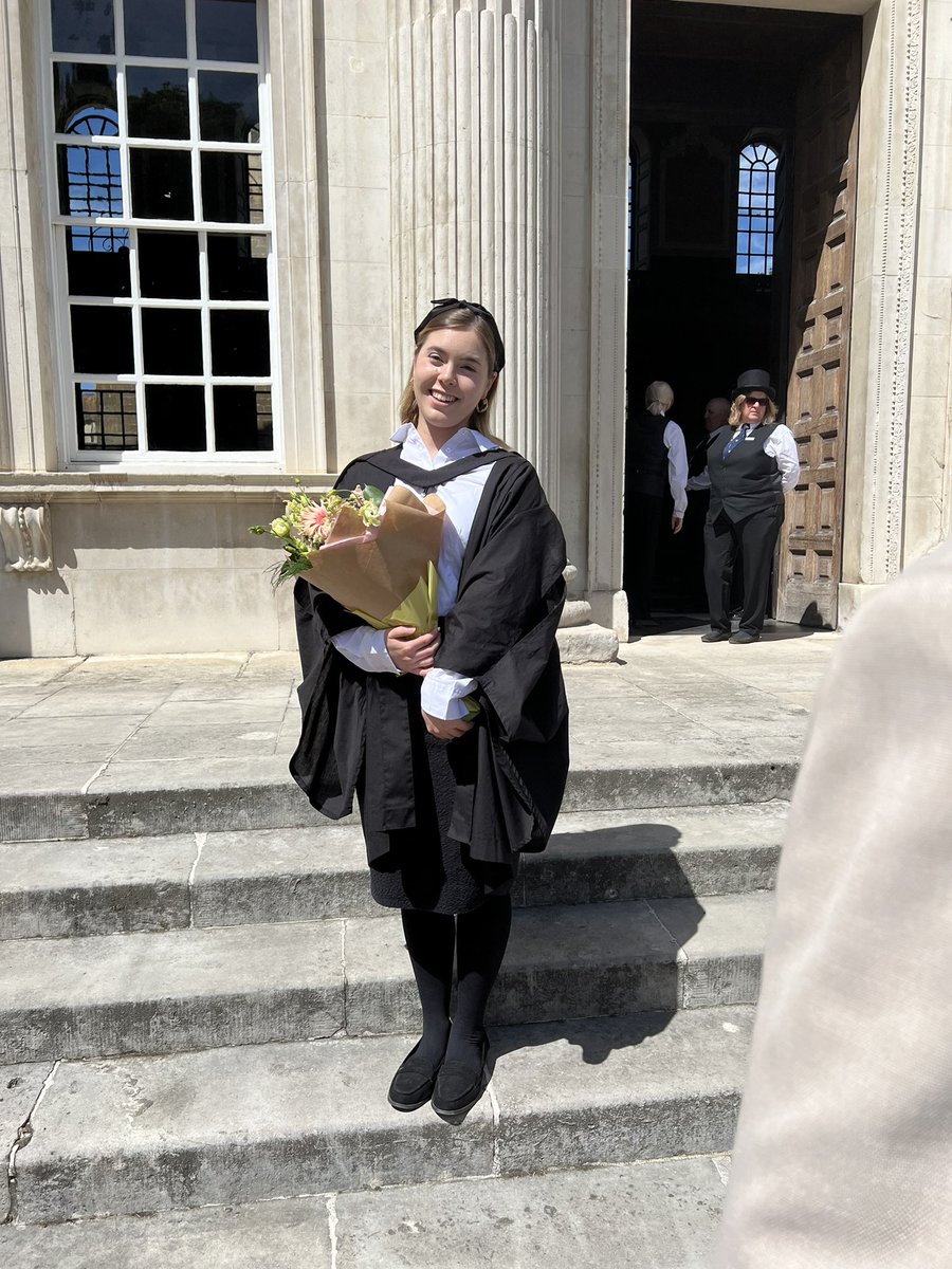 HullImy's tweet photo. So proud of you @LowenaHull MSc (First Class) and @ArmourerBrasier prize for 2nd in the year! Lovely weather as well to celebrate! 👏🏻🎉 https://t.co/uQNIz2Ng28