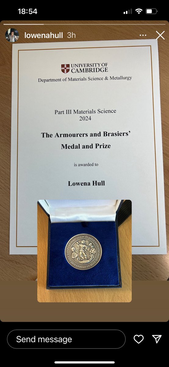 HullImy's tweet photo. So proud of you @LowenaHull MSc (First Class) and @ArmourerBrasier prize for 2nd in the year! Lovely weather as well to celebrate! 👏🏻🎉 https://t.co/uQNIz2Ng28