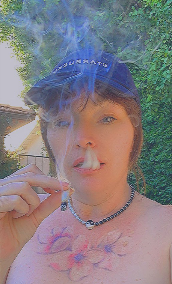 APeachYPoV's tweet photo. @ReidMatthew7 GM Matthew
I'm inside now bout to roll...today will be that whole day selfcare day for me
Hope U have a Blessed&Elevated Saturday🍃😶🌫️✨🤘🤙🌻
#smokeweed #WeedWellness #GodfatherOG https://t.co/eSTeSVyA5s