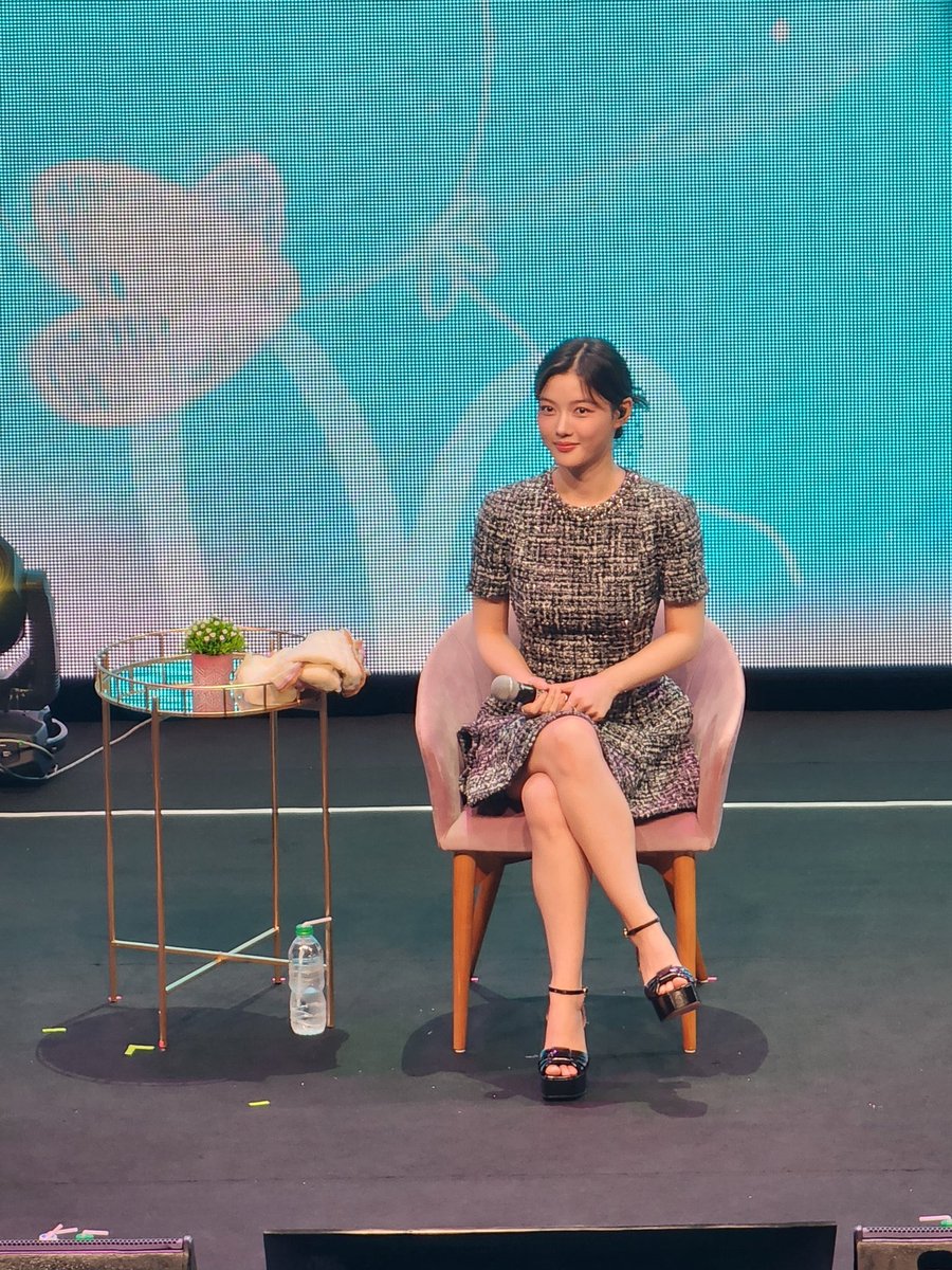 Kim Yoojung as your

Oppa 🙋‍♂️                                    Unnie 🙋‍♀️