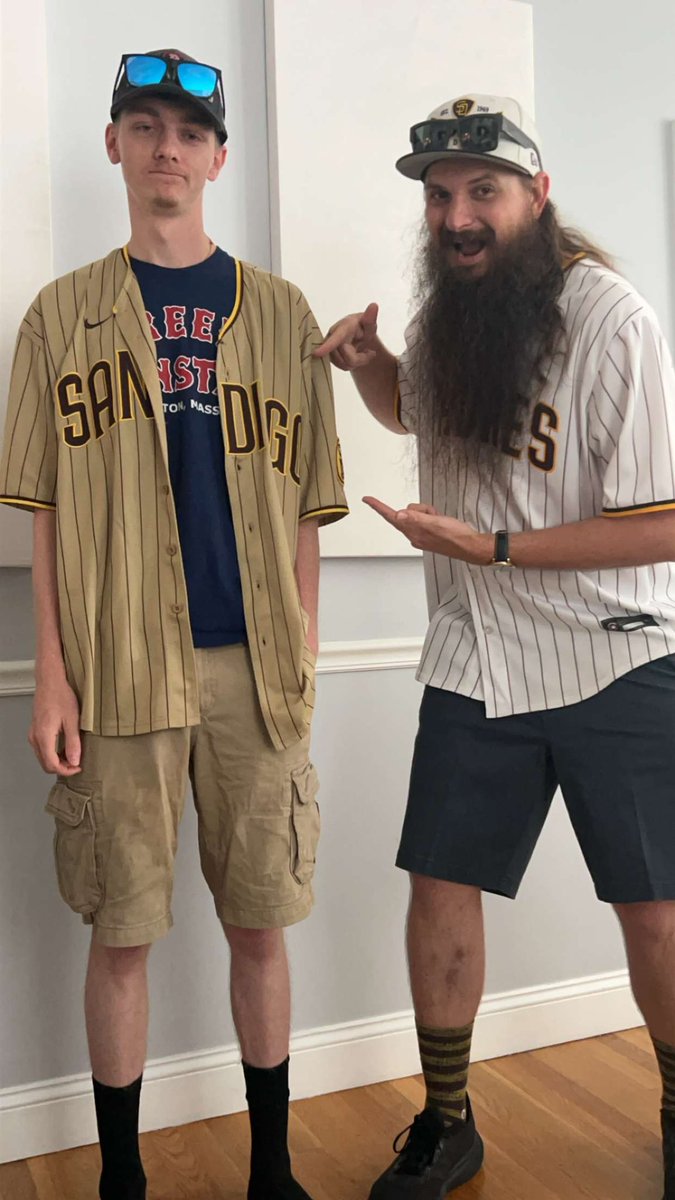 Someones hyped for the padres <a href="/BennySportsTalk/">Benny</a> <a href="/Yoymeen1/">Beard bro</a>