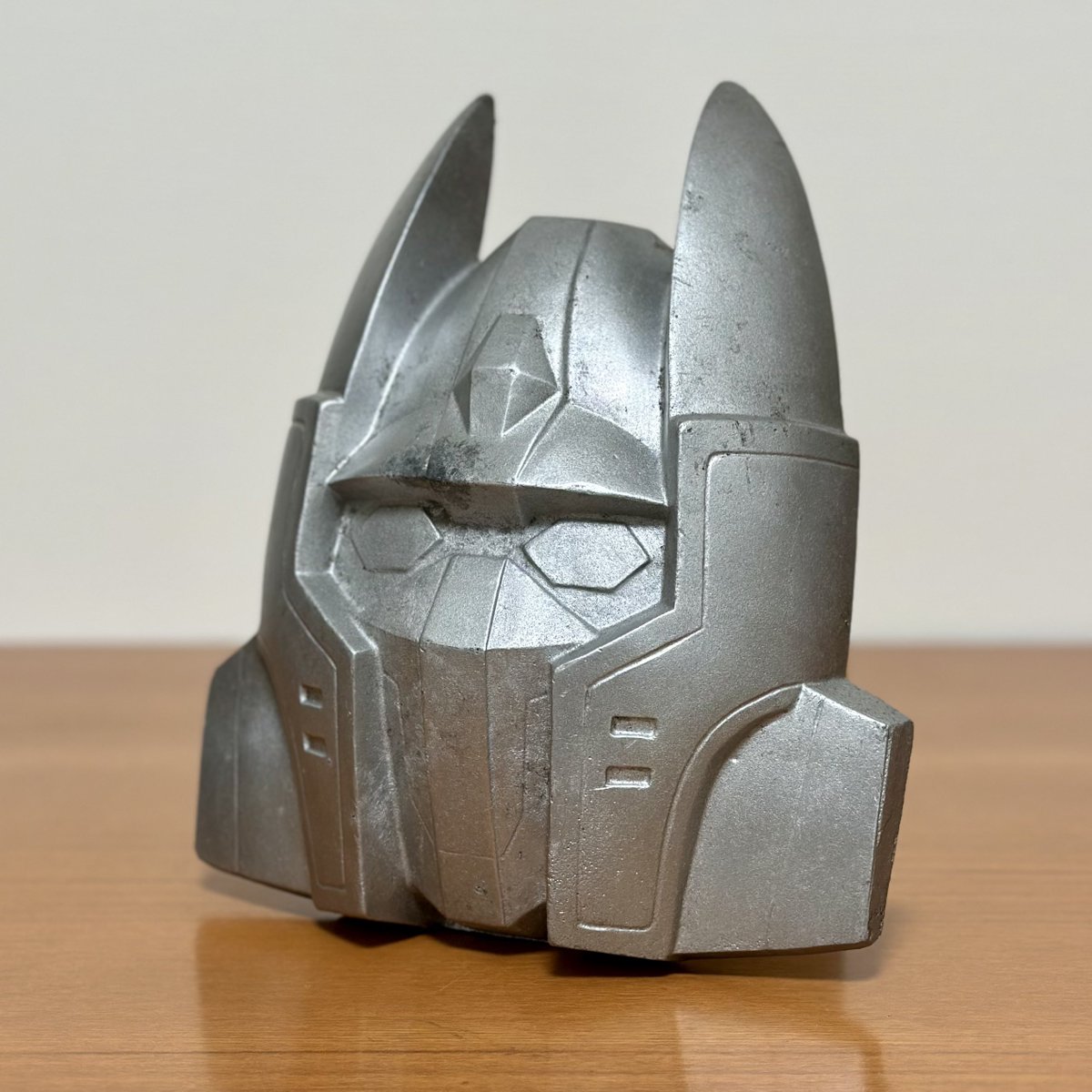 yacopu's tweet image. 仕事が忙しかったせいか魔が刺して詳細不明のお面金型っぽい造形物を買ってしまう。それなりに結構な値段で…