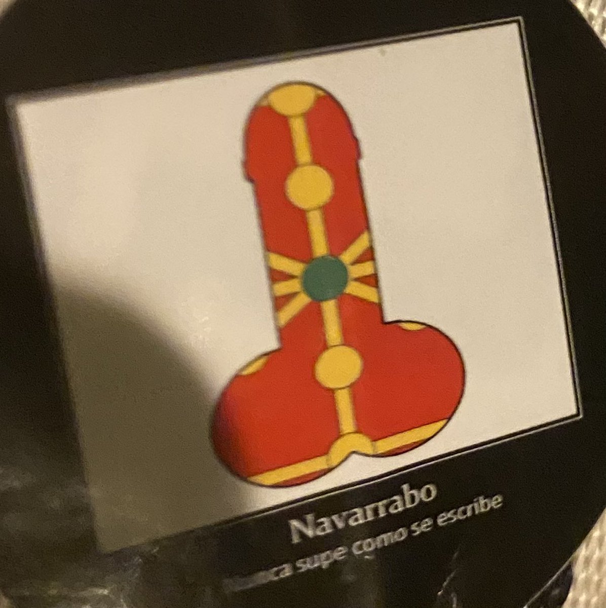 ayer me regalaron la mejor pegatina que ha creado el ser humano