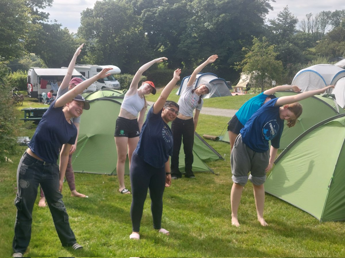 RHSBDofE's tweet photo. The @RoyalHighBath #GoldDofE teams are enjoying some pre-expedition yoga! They start their #GoldExpedition in the morning. https://t.co/pUZSU3bLVO
