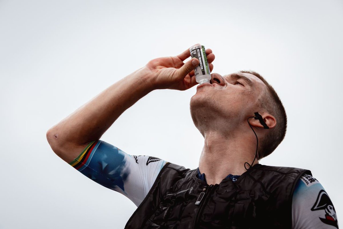 Time for some <a href="/ketoneaid/">KetoneAid Ketone Ester</a>.

#TDF2024

Photo: <a href="/BeelWout/">Wout Beel</a>