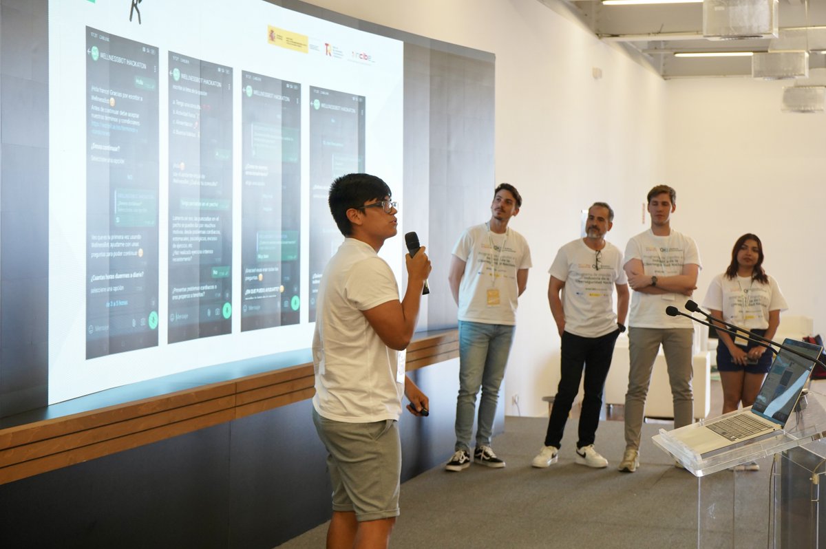 Inn_Somnia's tweet photo. @INCIBE @IncibeEmprende @geekshubs @CConversacional Del equipo amarillo 🟡, Franco Giner se postula ganador con un chatbot que ayude a la salud y al bienestar de las personas. Dice que "prevenir es más económico y eficiente que curar".  🚀🚀#HackathonWhatsAPP #INCIBEemprende #Planderecuperación #NextGenerationEU https://t.co/az1Uf6Y4Ch