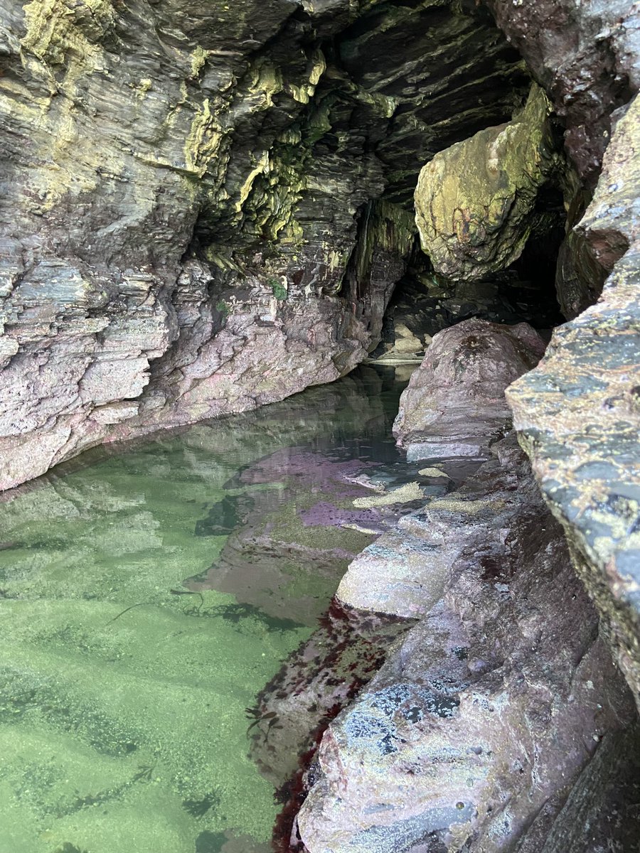 wattersonjohnny's tweet image. The Giants Paw cave in Bundoran. As a kid I’d scamper into the back. Not any more #Bundoran