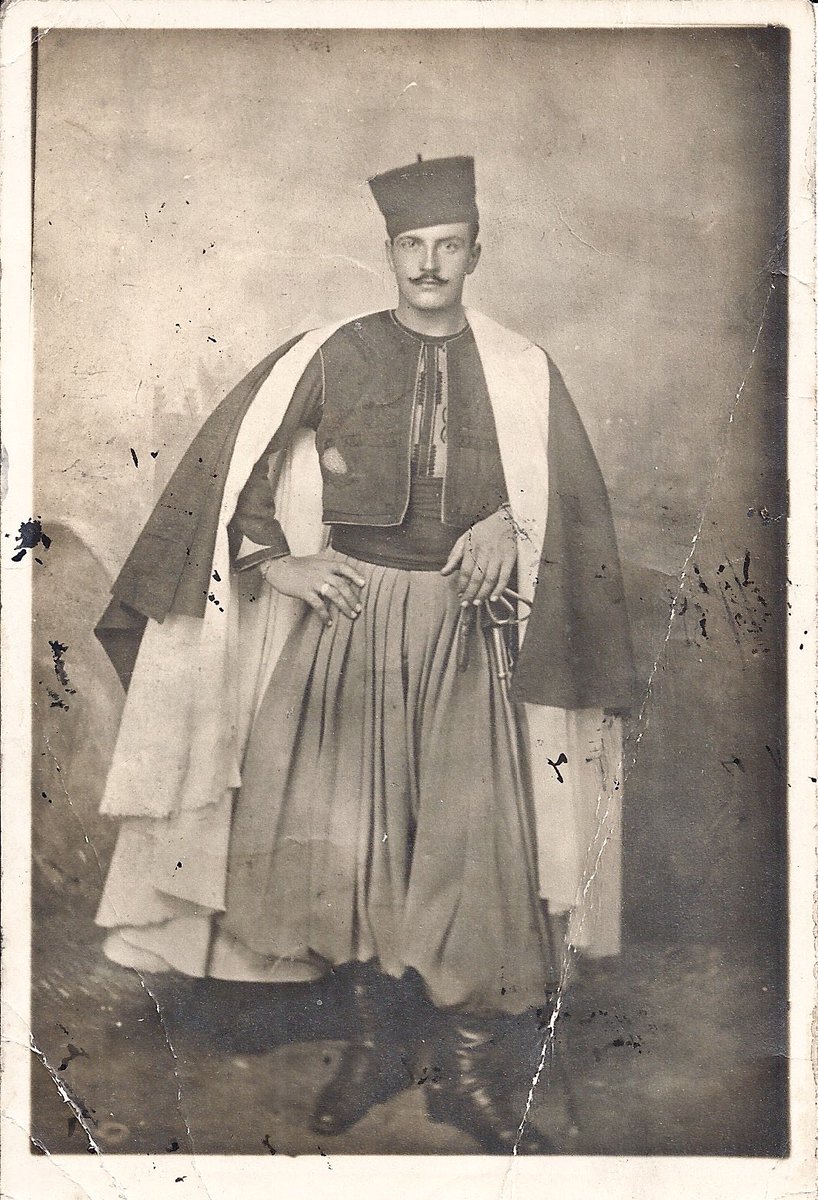 Seeds_Of_Weeds's tweet image. Chechia and Bolero of the 3e régiment de #Spahis algériens, #WWI (France).