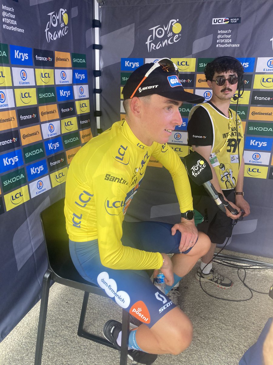 Nicolas Geay (@nicogeay) on Twitter photo La vie en jaune <a href="/romainbardet/">Romain Bardet</a> La vie en jaune <a href="/romainbardet/">Romain Bardet</a>