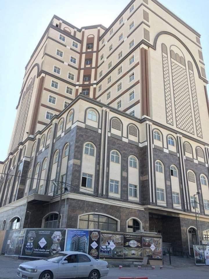 فندق موفنبيك بالعراق  على الطراز المعماري اليمني المالك
الحوثي /  محمد عبدالسلام فليتة المتحدث باسم الحوثي الذي رئيسهم يأكل زبادي والمشاط مستاجر ايجار في بيت بوس
شوفو ياناس والشعب مايت جوع

#الحوثي_يستهدف_طيران_اليمنيه 
#الحوثي_جماعه_ارهابيه
