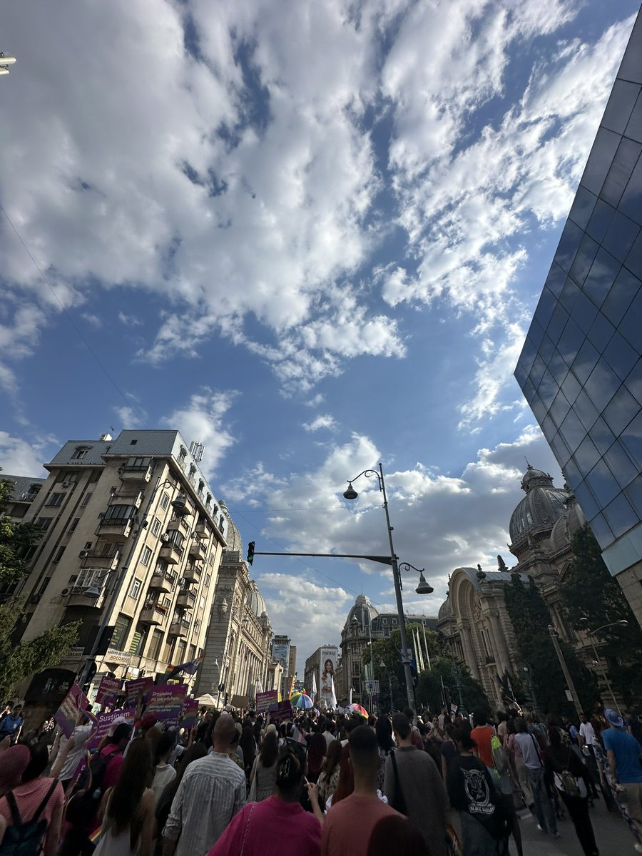 SashaLondon_tw's tweet photo. #Loveislove #BucharestPride 🏳️🌈 https://t.co/oTGnm3Y1ur