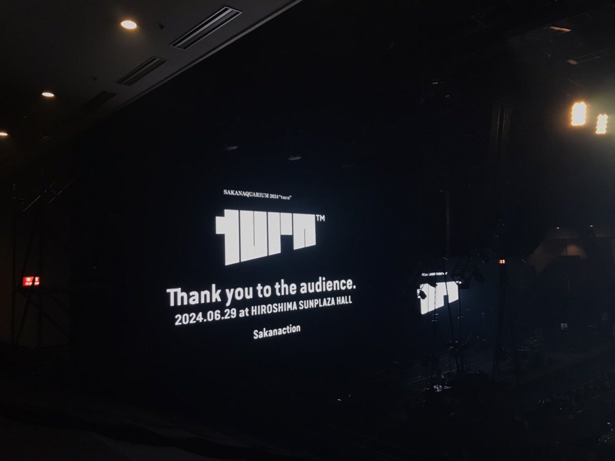 XC40_22's tweet photo. 広島で初めてのサカナクションLIVE！
とにかく全てが最高だった。
スタンドA注釈の1番後ろの列だったけど一郎さんに届けー！って思いながら全力で手あげて踊りまくった。
届いたかなぁ🥹 https://t.co/ufLCBfHapa