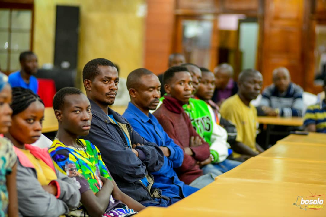 #RDCongo
À tout ses jeunes qui sont dans le besoin de financement pour démarré un projet ou une quelconque activité
Ne reste pas les bras croisés ,ne désespèrer jamais 

 Écrivez moi en privée