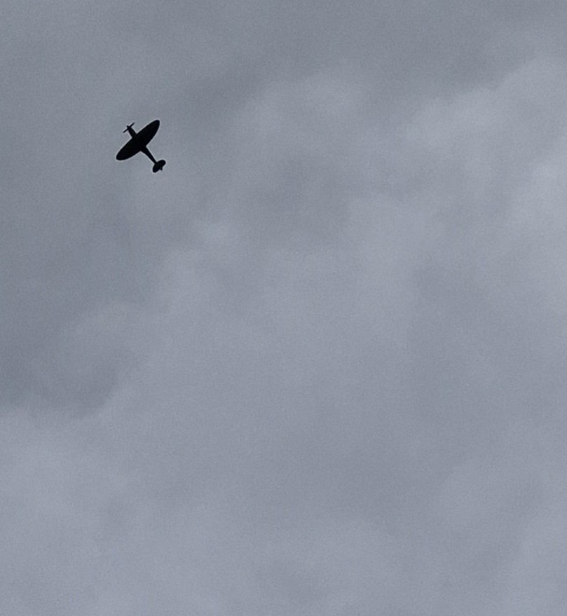 Durotrigesdig's tweet photo. Thank you to the pilot who gave us all a free aerial display today. We salute you 😊
#Durotriges24 #SpitfireSaturday https://t.co/AhFbAXVeLP