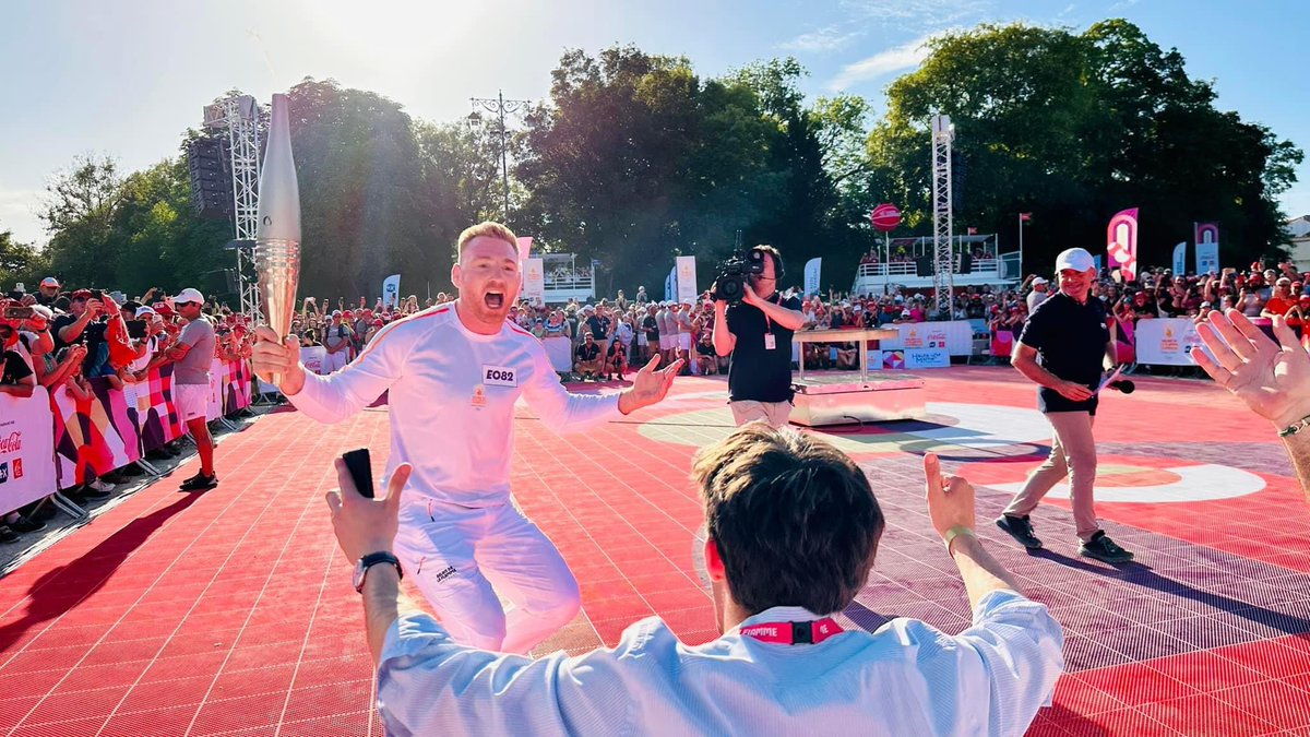 Axel CLERGET (@axelclerget) on Twitter photo Porter ce symbole de paix est d’autant plus symbolique aux vu du contexte mondial et national actuel.
J’ai pris le temps de profiter de ce moment, de me nourrir de l’énergie et de l’émotion dans chacun de vos regards.
Vive l’olympisme, vive <a href="/SaintDizierFR/">Saint-Dizier</a> et… MERCIIIIIII 🔥🔥 Porter ce symbole de paix est d’autant plus symbolique aux vu du contexte mondial et national actuel.
J’ai pris le temps de profiter de ce moment, de me nourrir de l’énergie et de l’émotion dans chacun de vos regards.
Vive l’olympisme, vive <a href="/SaintDizierFR/">Saint-Dizier</a> et… MERCIIIIIII 🔥🔥