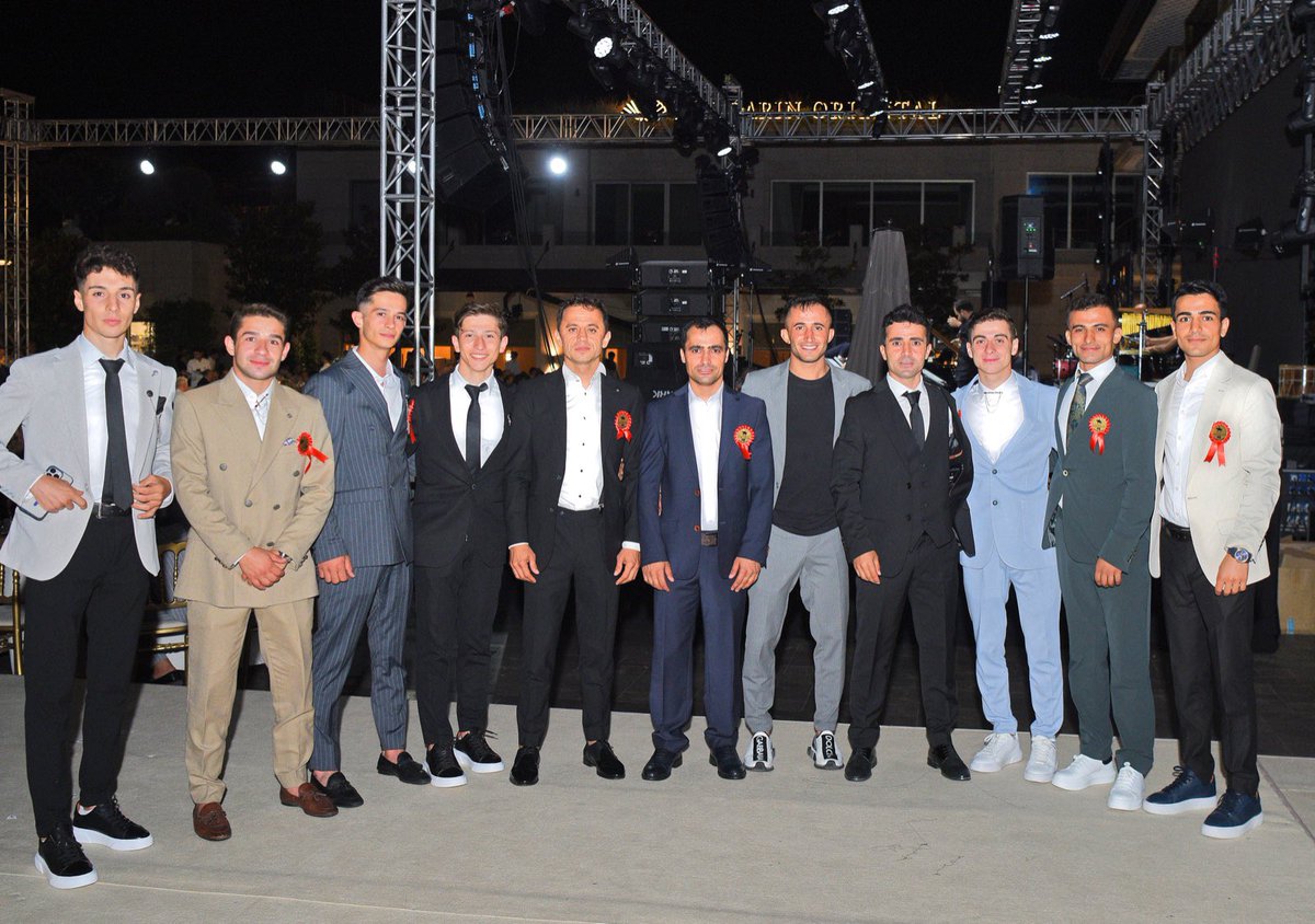 98.#gazibalosu
ULU ÖNDER MUSTAFA KEMAL ATATÜRK adına düzenlenen 98.GAZİ koşusu’na hazırız,Adına yakışır bir yarış ve centilmence kazasız belasız bir koşu olması dileğiyle hak eden kazansın 🏆
#ATATÜRKÜNÇOÇUKLARI