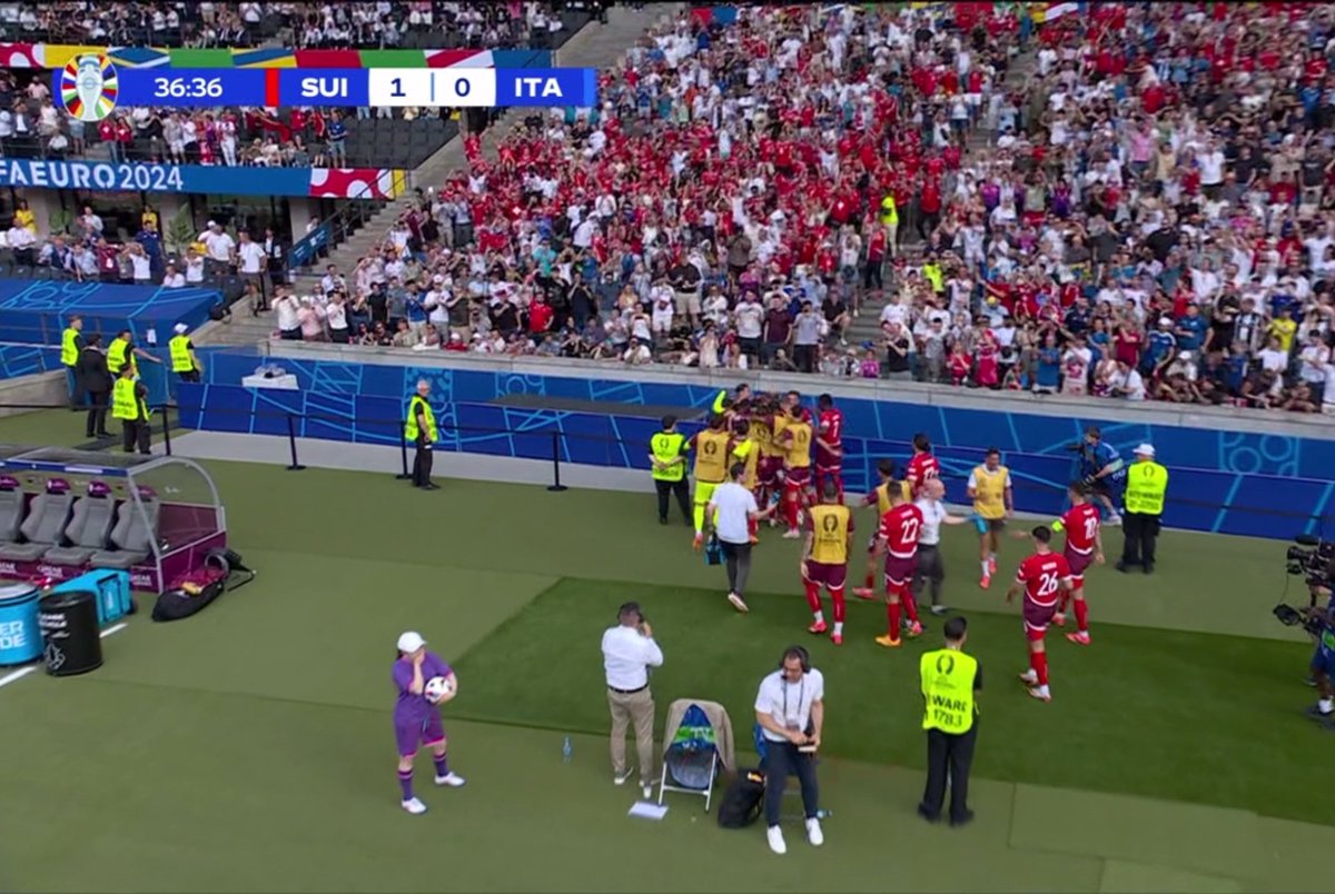 WilooFootball's tweet image. Tellement mérité, la Suisse est en train de produire une masterclass de football