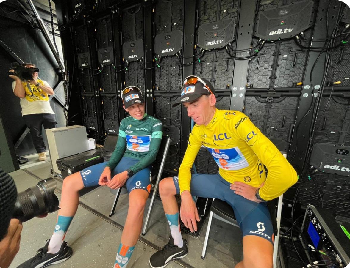 Goed stel! Teamwork ✅🧡Droooooooomstart. Zo trots. 🟧 🟧@dsmfirmpostnl <a href="/PostNL/">PostNL</a>  #TDF2024