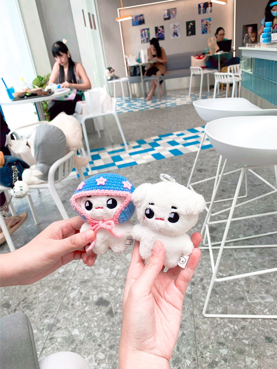 b_ell1008's tweet photo. แต่ใดใดเลย คาเฟ่นี้ทำให้นี่ได้เพื่อนใหม่เพิ่มด้วย แถมยังได้เจอกับแก็งค์หนุ่มๆสาวๆทยงย่าที่น่ารักอีกด้วย 🫶🏻🫶🏻🌹🌹 #OceanWaveToTheMoon https://t.co/Szr1EOZoYb