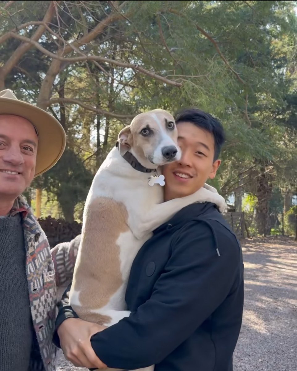 COMO LO VAS A ABRAZAR ASI ARTURO