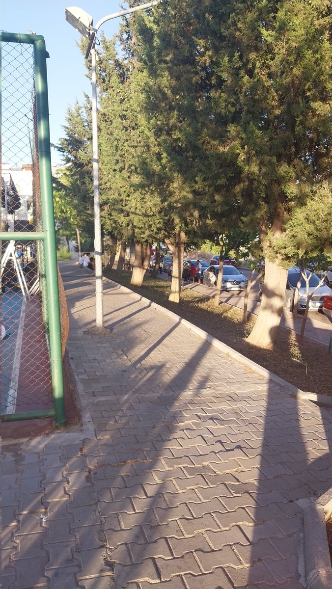 bhrky35's tweet photo. Merhaba, park alanını kişisel düğün için kullanıp girişleri de kapatmışlar. Biz parkı kullanamıyoruz. İşlem yapmanız mümkün mü? Şehit Bebdk Türkan Feyzullah Parkı, Atatürk Mahallesi, Bornova https://t.co/nAwvrAoycM