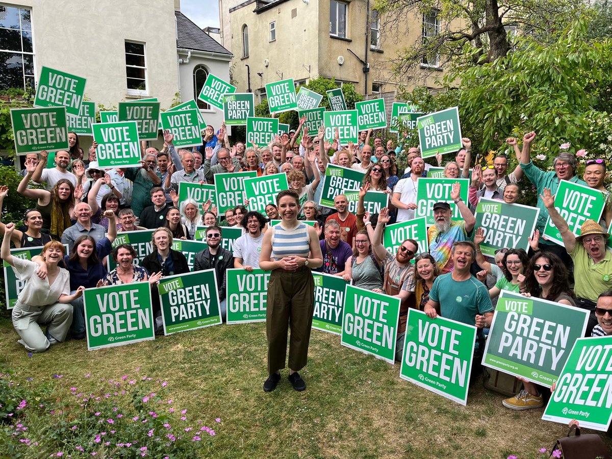 We're going to need a bigger garden...👀

Thank you to every volunteer who has delivered a leaflet or listened to a voter in Bristol today, or in the past six weeks

Want to help elect a Green MP here in Bristol? Join us tomorrow, and help us make history👇tinyurl.com/FinalActionWee…