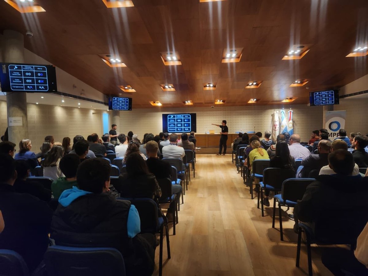 lemonapp_ar's tweet photo. Dimos una charla sobre Bitcoin desde cero y el futuro de la justicia descentralizada junto a @FacuPastorella y @kleros_es en el Poder Judicial de la Provincia de Córdoba https://t.co/DZcAsO24d3
